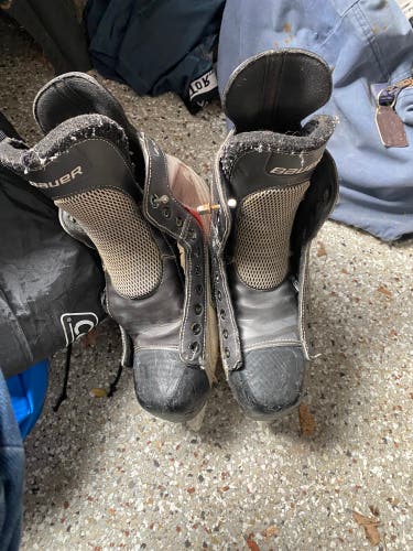 2013 Bauer Vapor X40 Hockey Skates Regular Width 8.5 (Used)