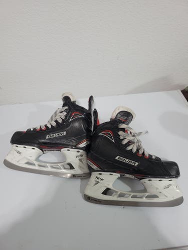 Bauer Vapor X600 Hockey Skates Regular Width Size 2.5 (Used)