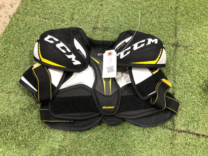 Medium Junior CCM Tacks 9060 Shoulder Pads (Used)