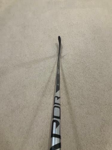 PROSTOCK Senior Bauer Vapor Hyperlite 2 Right Handed Hockey Stick P28 65 Flex Pro Stock (Used)