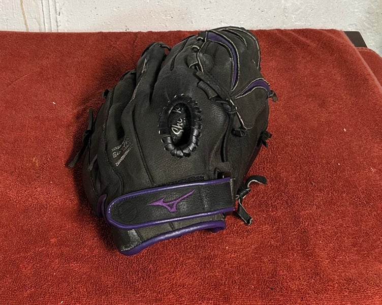 Mizuno Finch RHT Softball Glove 12"