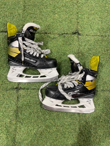 Junior Bauer Supreme 3S Hockey Skates Regular Width Size 3 (Used)