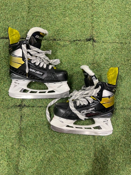 Junior Bauer Supreme 3S Hockey Skates Regular Width Size 3 (Used)