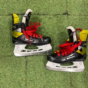 Intermediate Bauer Supreme 3S Hockey Skates Size 4.5 (Used)