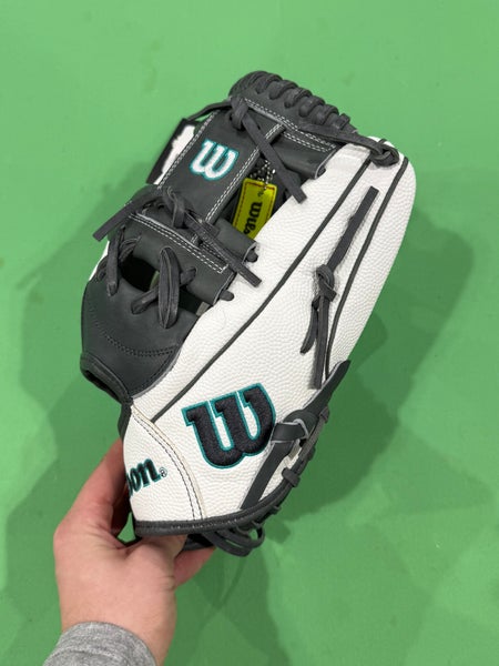 NEW Wilson A2000 H75 Right Hand Throw Softball Glove 11.75"