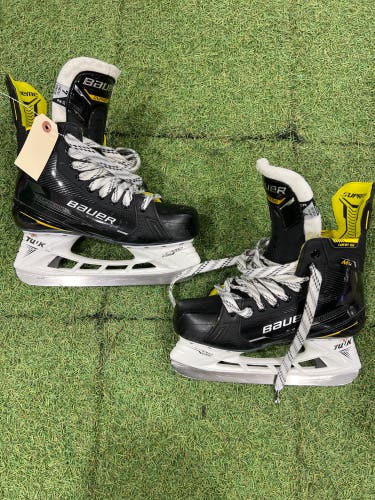 Senior Bauer Supreme M4 Hockey Skates 7 (Used)