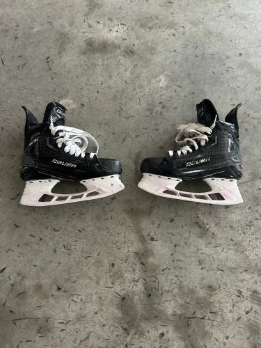 Black 2022 Bauer Supreme Mach Hockey Skates 9.5 (Used)