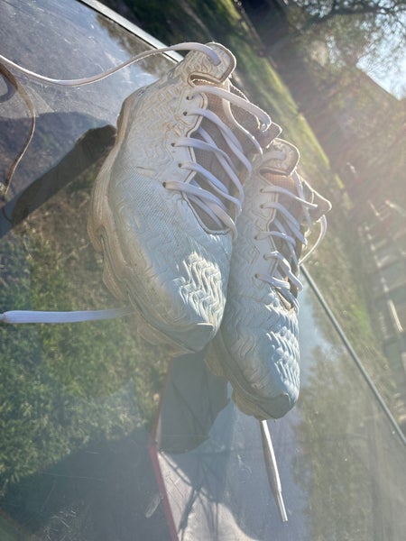 White Men's Size M 8.0 (W 9.0) Adult Under Armour Low Top Molded Cleats (Used)