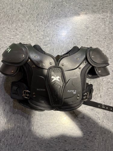 Medium Youth Xenith Flyte 2 TD Shoulder Pads (Used)