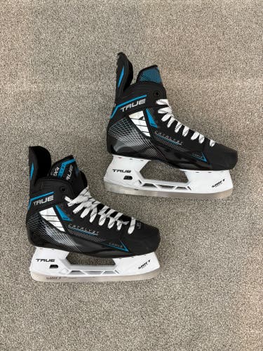 Black 2024 True Catalyst 3x4 Hockey Skates Regular Width 8.5 (Like New)