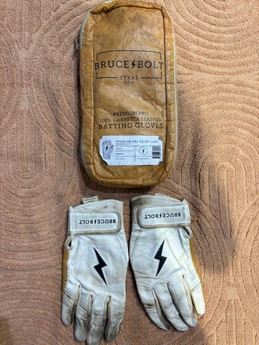 White Medium Bruce Bolt Batting Gloves (Used)