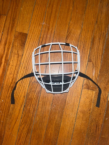 Medium CCM FM580 Full Cage (Used)