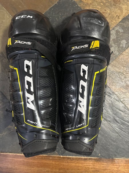 Junior CCM Tacks 11" Shin Pads (Used)