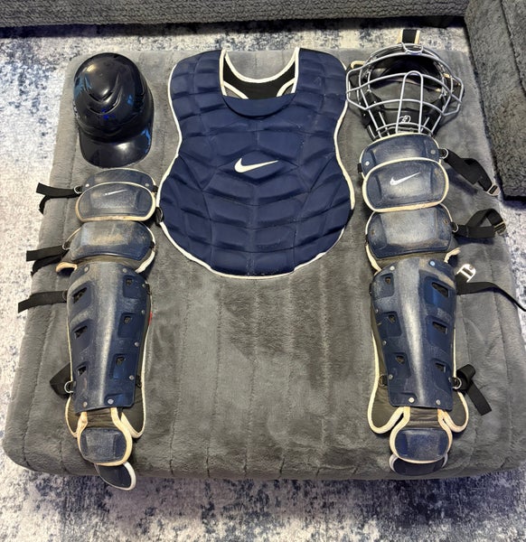Navy Nike Pro Catcher's Set 17”