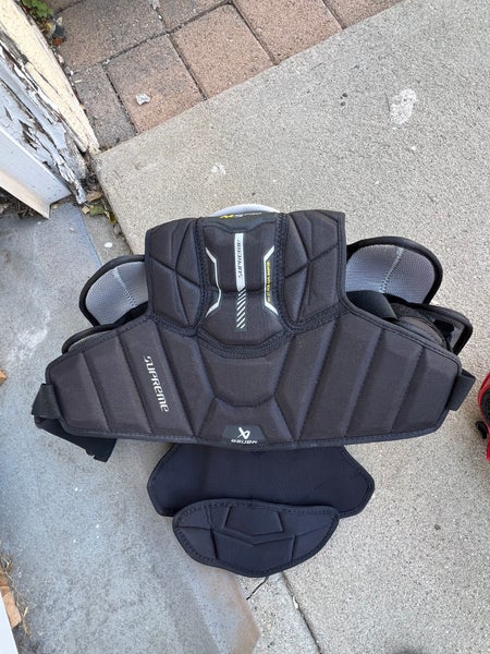 Men's Small Junior Bauer Supreme M5 Pro Shoulder Pads (Used)