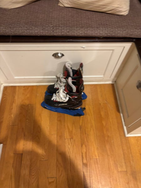 Black 2017 Bauer Vapor 1X Hockey Skates Regular Width Pro Stock 9.5 (Used)