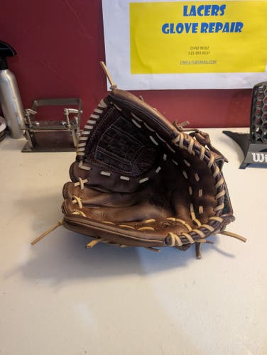 Pitcher's LH Mizuno MVP Baseball Glove 12" (Used)