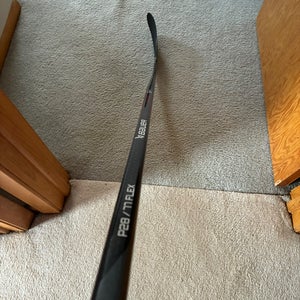 Senior Bauer Vapor X5 Pro Right Handed Hockey Stick P28 77 Flex (Used)