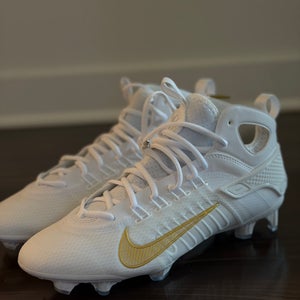 White Men's Size M 9.5 (W 10.5) Adult Nike (New)