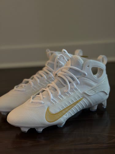 White Men's Size M 9.5 (W 10.5) Adult Nike (New)