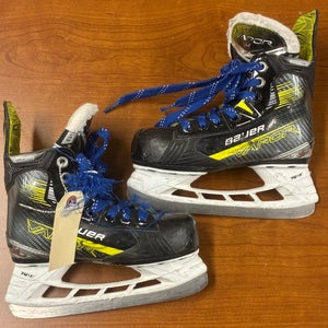 Youth Bauer Vapor X4 Hockey Skates Regular Width 13 (Used)