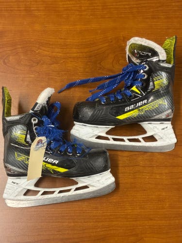 Youth Bauer Vapor X4 Hockey Skates Regular Width 13 (Used)