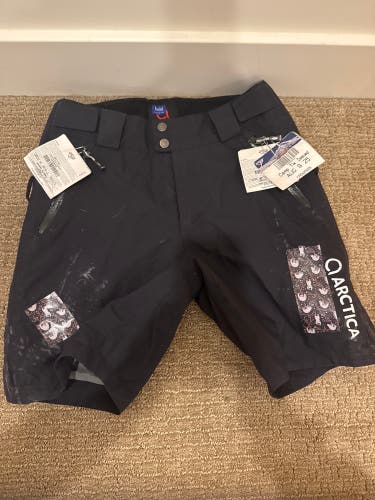 Black Large Kids Unisex Arctica Shorts (Used)