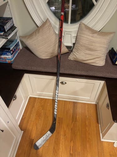Senior Bauer Vapor Flylite Right Handed Hockey Stick P92 55 Flex (Used)