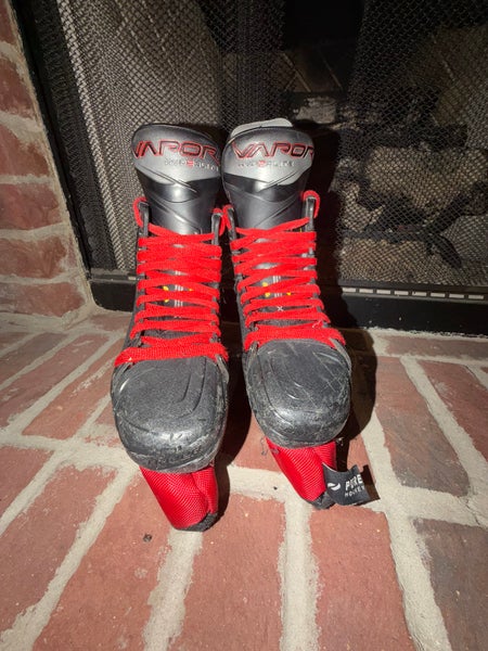2023 Bauer Vapor Hyperlite 2 Hockey Skates Regular Width 6.5 (Used)