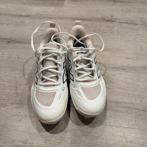 White Size M 5.0 (W 6.0) New Balance Low Top Molded Cleats (Used)