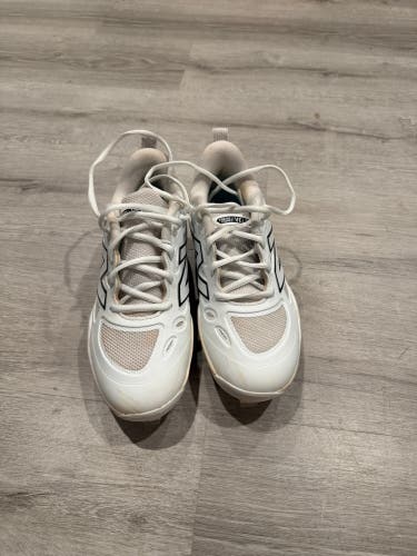 White Size M 5.0 (W 6.0) New Balance Low Top Molded Cleats (Used)