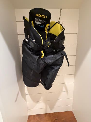 Men's Junior Large Bauer Supreme Mach Hockey Pants (Used)