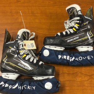 Junior Bauer Supreme M40 Hockey Skates Extra Wide Width Size 3 (Used)