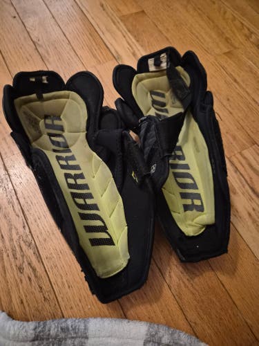 Junior Warrior Alpha DX Pro 11" Shin Pads (Used)