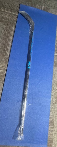 Senior Bauer Nexus E5 Pro Right Handed Hockey Stick P28 77 Flex (New)