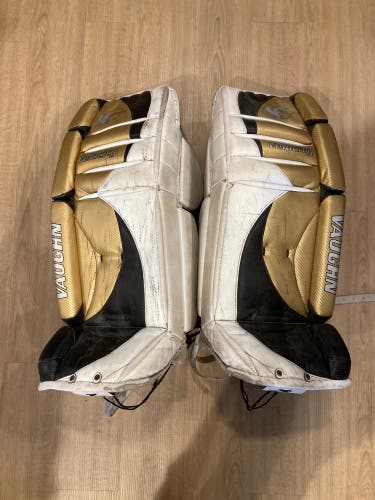 31" Intermediate Vaughn Velocity 2 7070 Goalie Leg Pads