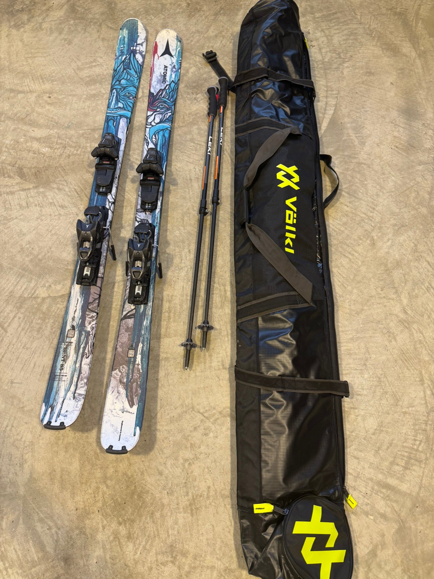Ski Atomic PUNX 5 Rouge - Modèle D'occasion En Bon état