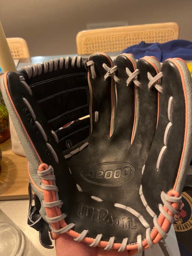 Wilson A2000 RH Pitcher's Softball Glove 12.25" (New) superskin