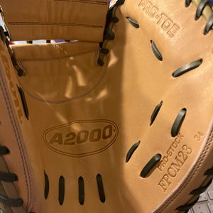 Wilson A2000 RH Catcher's Softball Glove 34" (New) superskin