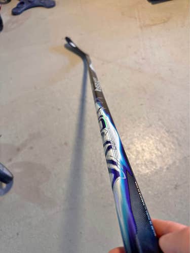 NEW Senior Bauer Vapor Flylite Left Handed Hockey Stick P28 70 Flex (New)