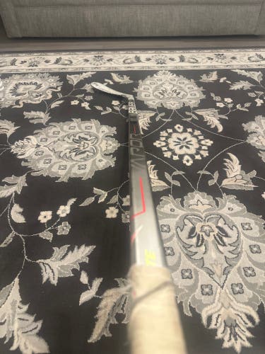 Senior Bauer Vapor Hyperlite Left Hand Hockey Stick P92 77 Flex (Used)