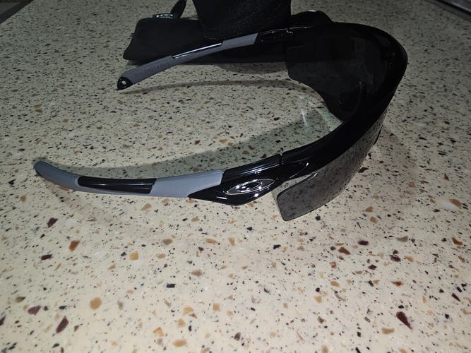 Unisex XL Oakley M2 Sunglasses (New)