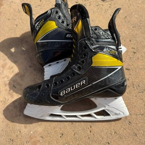 Black 2020 Bauer Supreme Ultrasonic Hockey Skates Regular Width Pro Stock 8 (Used)