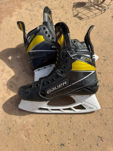 Black 2020 Bauer Supreme Ultrasonic Hockey Skates Regular Width Pro Stock 8 (Used)