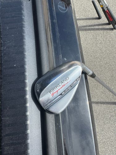 Men's Kirkland Signature Right Handed Wedge 60 Degree (Used)