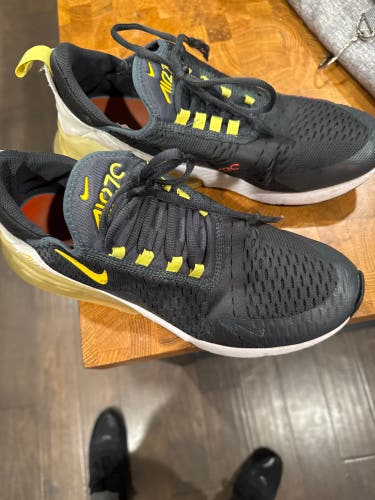 Black Men's Size M 10.0 (W 11.0) Adult Nike Air Max 270 Shoes (Used)