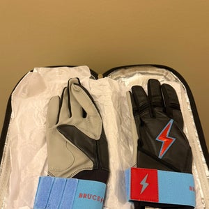NEW Bruce Bolt Batting Gloves *CREATOR SERIES* Size Small - LONG CUFF