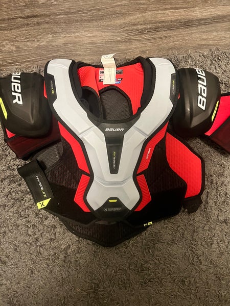 Men's Medium Senior Bauer Vapor Hyperlite Shoulder Pads (New)