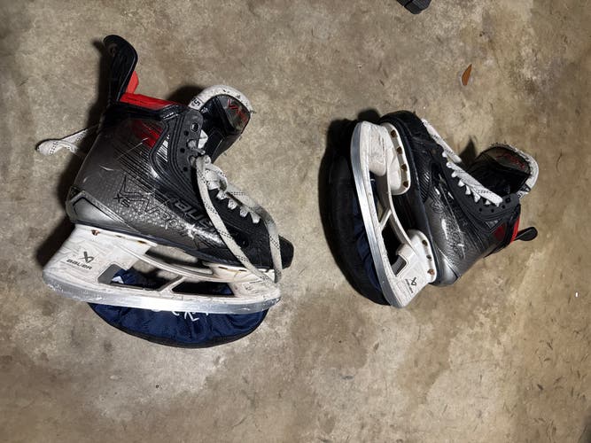Bauer Vapor 5x Pro Hockey Skates Regular Width Size 5.5 (Used)