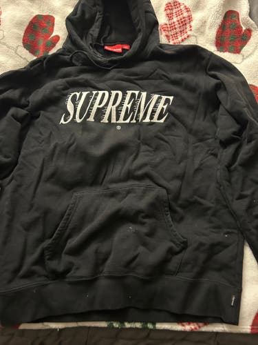 Black Supreme Adult Unisex Large Sweatshirt (Used)